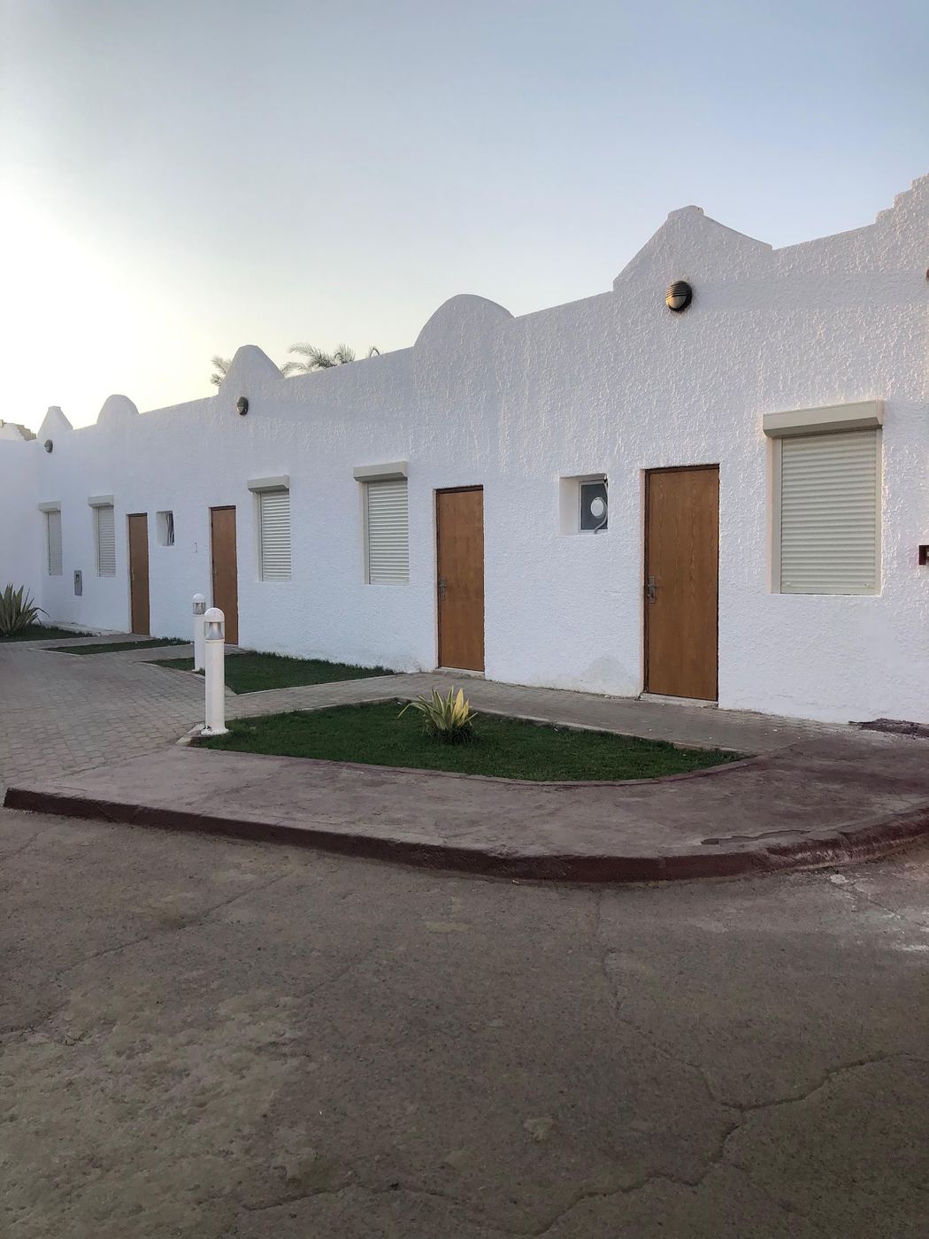 Hotel chalets with window roller shutters