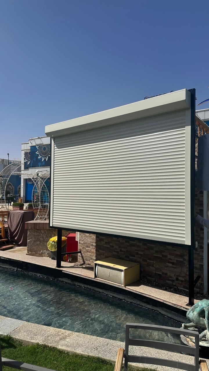 Screen shutter enclosure by the water